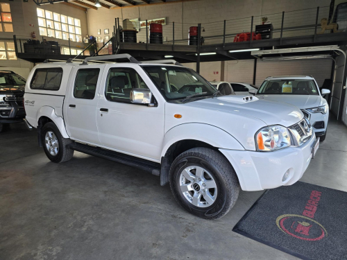 Pre-owned Nissan Nissan Np 300 D/cab 2.5 TDI 4x4 M/T for sale in 