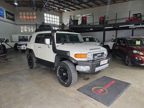 Pre-owned Toyota Toyota FJ Cruiser 4.0 V6 AT 4x4 for sale in 