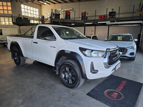 Pre-owned Toyota Hilux SC 2.4 GD-6 4x4 A/T for sale in 