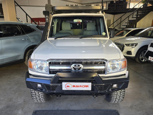 Toyota Land Cruiser 4.2 SLWB 4x4 in Namibia
