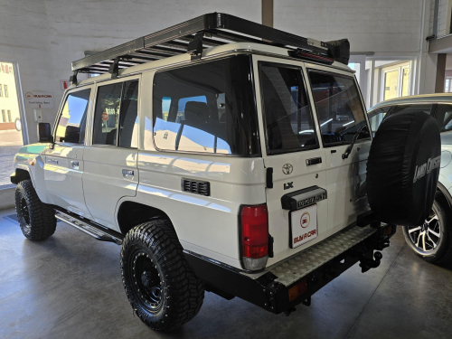 Toyota Toyota Land Cruiser 4.2 SLWB 4x4 in Namibia
