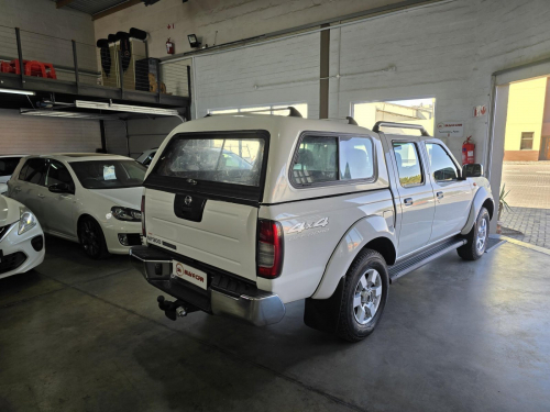 Nissan Nissan Np 300 D/cab 2.5 TDI 4x4 M/T in Namibia