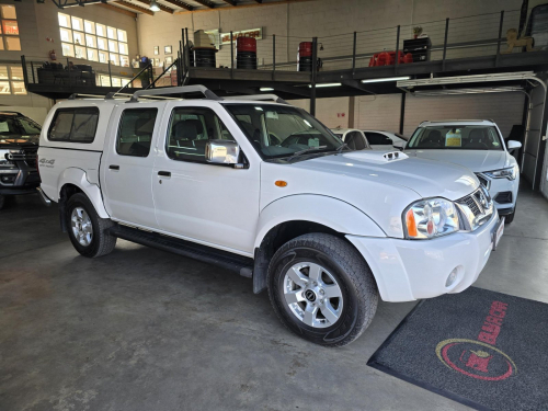 Used Nissan Nissan Np 300 D/cab 2.5 TDI 4x4 M/T for sale in Swakopmund