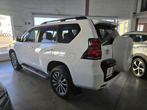 Toyota Prado VXL 2.8 GD-6  A/T 4X4 in Namibia