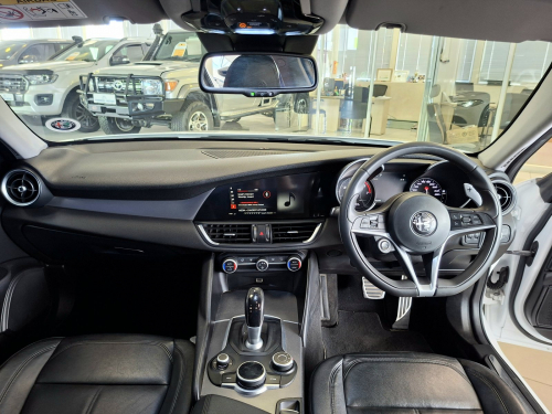 Alfa Romeo Giulia Super 2.0 Automatic 147KW in Namibia