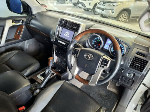 Toyota Prado 4.0 VX Automatic AWD in Namibia