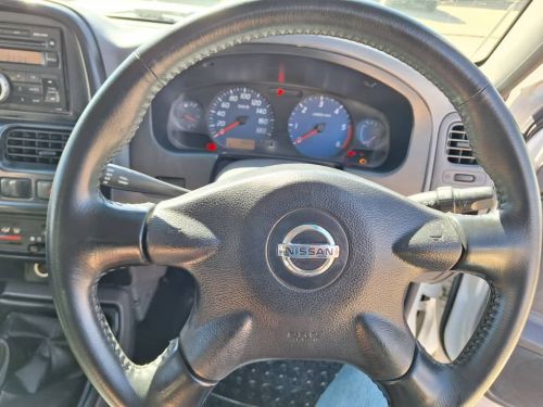 Nissan Np300 2.5 Tdi 4x4 P/u D/c DEAL ASSISTANCE in Namibia