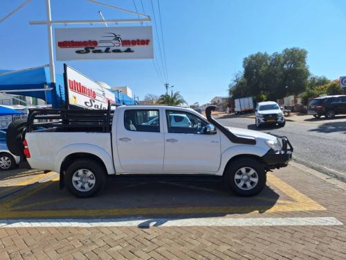 Toyota Hilux 4.0 4x4 A/T in Namibia