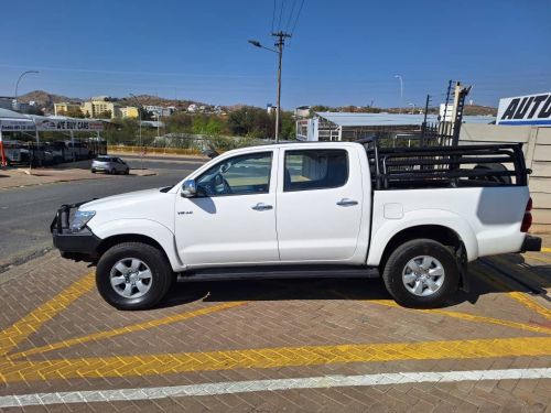 Toyota Hilux 4.0 4x4 A/T in Namibia