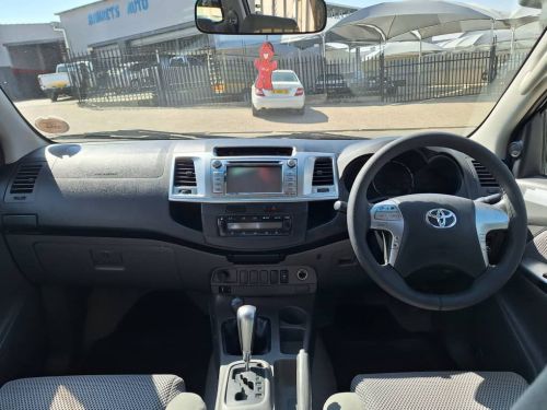Toyota Hilux 4.0 4x4 A/T in Namibia