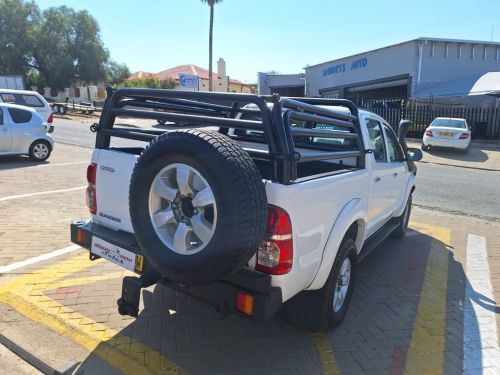 Toyota Hilux 4.0 4x4 A/T in Namibia