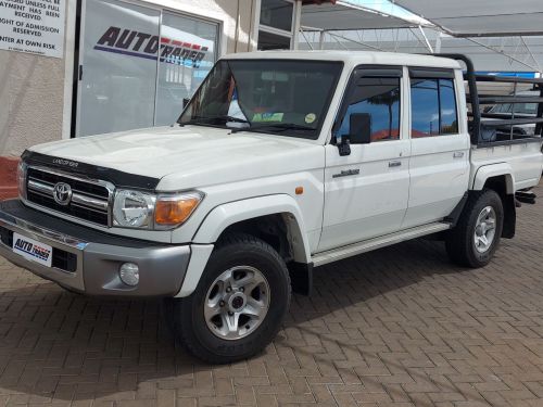 Pre-owned Toyota Land Cruiser V6 for sale in 