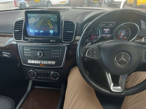 Mercedes-Benz GLS 350D in Namibia