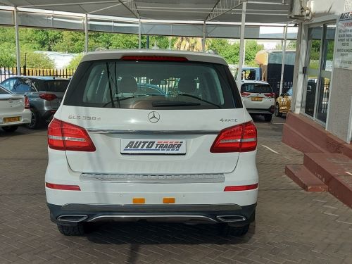 Mercedes-Benz GLS 350D in Namibia