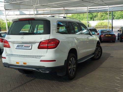 Mercedes-Benz GLS 350D in Namibia