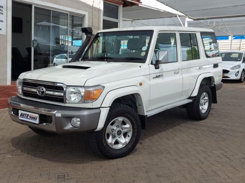 Pre-owned Toyota Land Cruiser V8 for sale in 
