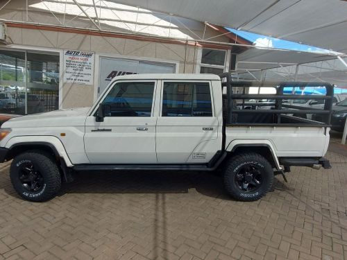 Toyota Land Cruiser 79 V6 in Namibia