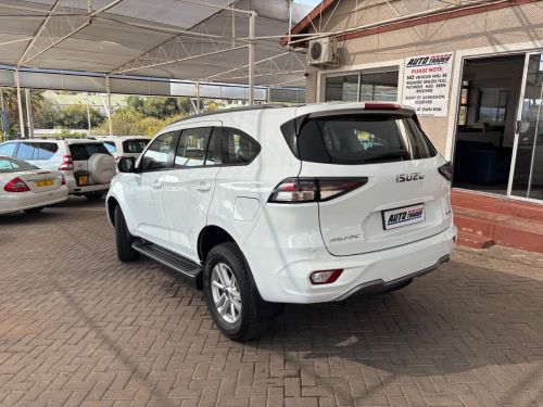 Isuzu MU-X D LS in Namibia