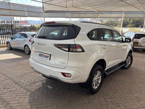 Isuzu MU-X D LS in Namibia