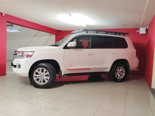 Toyota Land Cruiser 200 4.5D VX AT in Namibia