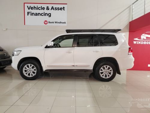 Toyota Land Cruiser 200 4.5D VX AT in Namibia