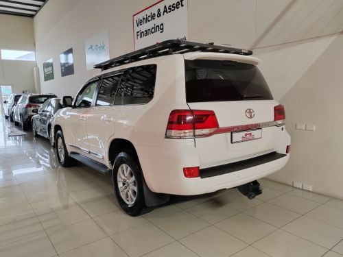 Toyota Land Cruiser 200 4.5D VX AT in Namibia