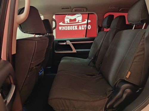 Toyota Land Cruiser 200 4.5D VX AT in Namibia