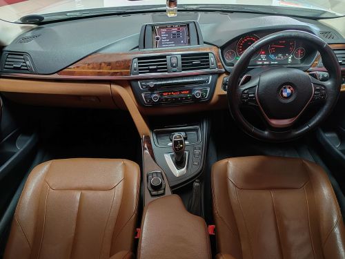 BMW 335i Luxury AT (F30) 225KW in Namibia