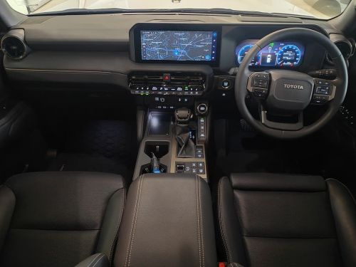 Toyota Prado 2.8GD6 VX-R AT in Namibia