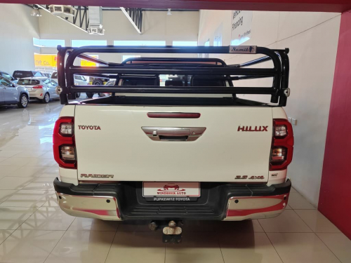 Toyota Hilux 2.8Gd6 Raider DC 4x4 AT in Namibia