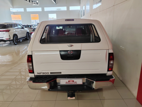 Nissan NP300 Hardbody 2.5 TDI 4X4 DC in Namibia