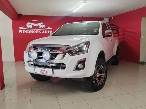 Pre-owned Isuzu KB300 D-Teq LX Ecab 4x4 MT for sale in 