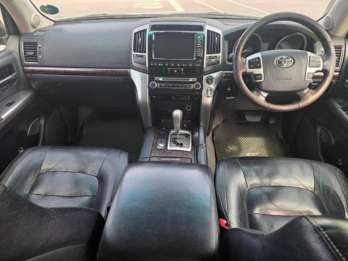 Toyota LAND CRUISER 200 V8 VX 4.5D 4X4 A/T in Namibia