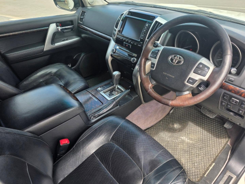 Toyota LAND CRUISER 200 V8 VX 4.5D 4X4 A/T in Namibia