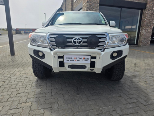 Toyota LAND CRUISER 200 V8 VX 4.5D 4X4 A/T in Namibia