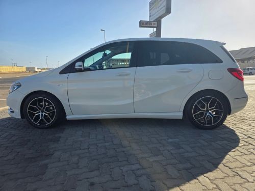 Mercedes-Benz B180 1.6T 5DR A/T in Namibia