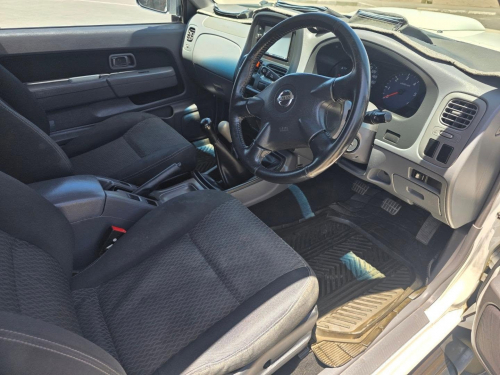 Nissan NP300 HARDBODY 2.5 TDI 4X4 M/T D/C in Namibia