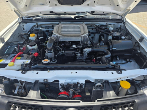 Nissan NP300 HARDBODY 2.5 TDI 4X4 M/T D/C in Namibia