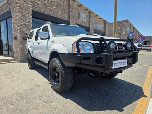 Nissan NP300 HARDBODY 2.5 TDI 4X4 M/T D/C in Namibia