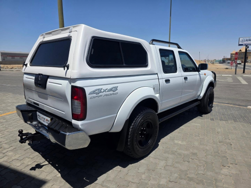 Nissan NP300 HARDBODY 2.5 TDI 4X4 M/T D/C in Namibia