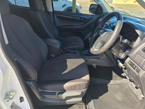 Isuzu D-MAX 250 HO HI-RIDE M/T 4X4 in Namibia