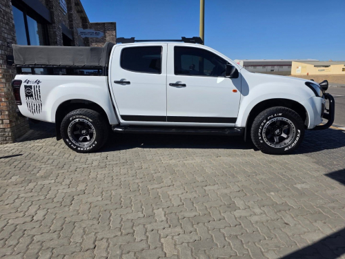 Isuzu D-MAX 250 HO HI-RIDE M/T 4X4 in Namibia
