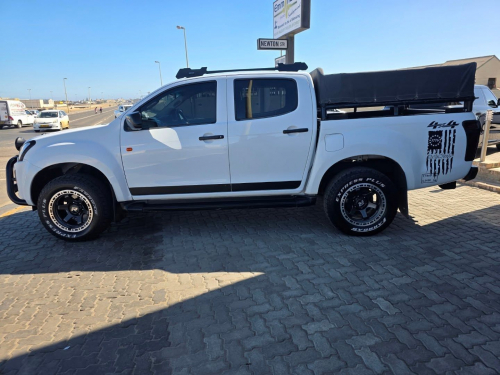 Isuzu D-MAX 250 HO HI-RIDE M/T 4X4 in Namibia