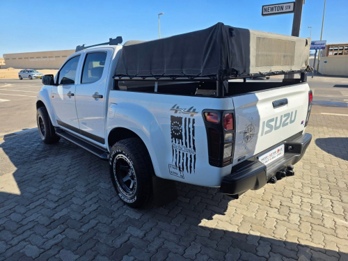 Isuzu D-MAX 250 HO HI-RIDE M/T 4X4 in Namibia
