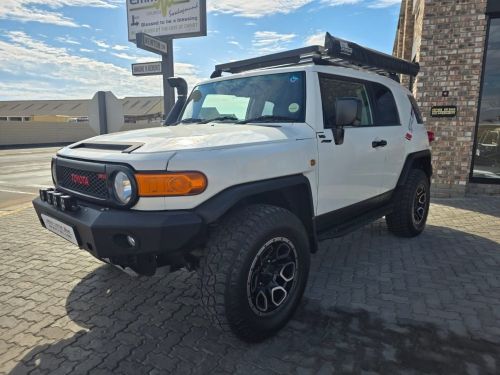 Toyota FJ CRUISER 4.0 V6 A/T 4X4 in Namibia