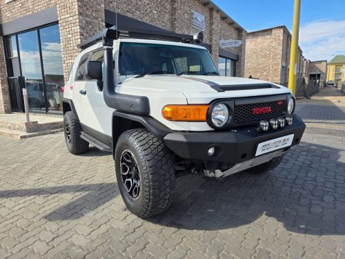 Toyota FJ CRUISER 4.0 V6 A/T 4X4 in Namibia