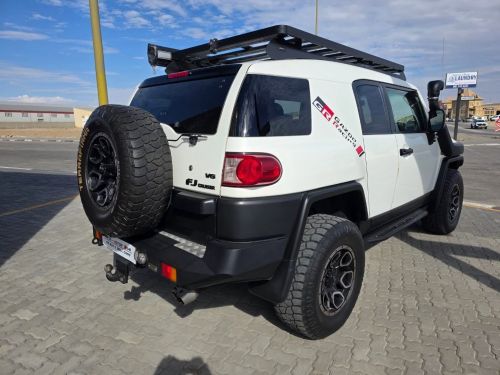 Toyota FJ CRUISER 4.0 V6 A/T 4X4 in Namibia