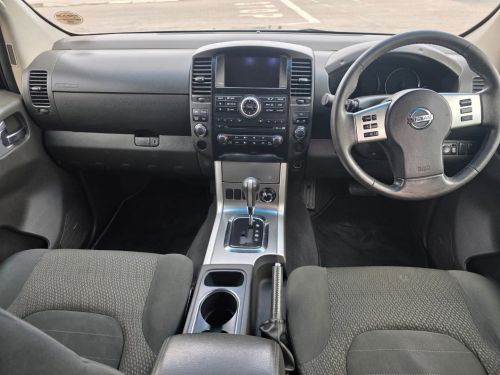 Nissan NAVARA 3.0 DCI V6 LE A/T 4X4 in Namibia