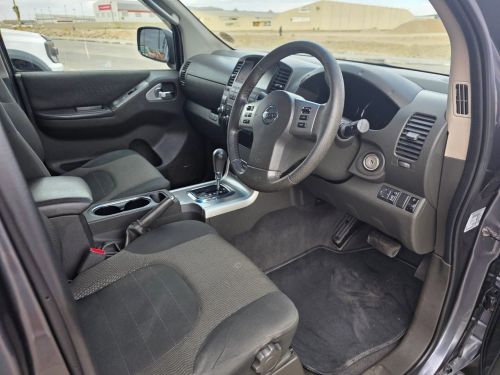 Nissan NAVARA 3.0 DCI V6 LE A/T 4X4 in Namibia