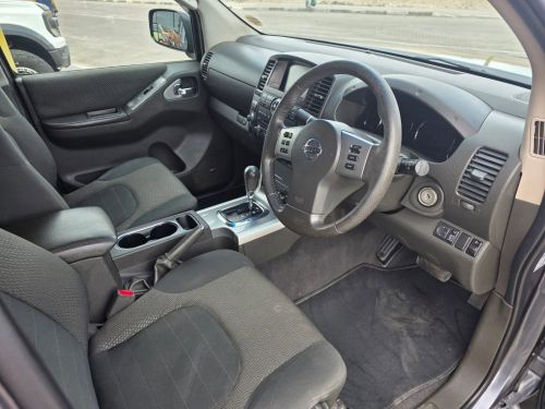 Nissan NAVARA 3.0 DCI V6 LE A/T 4X4 in Namibia